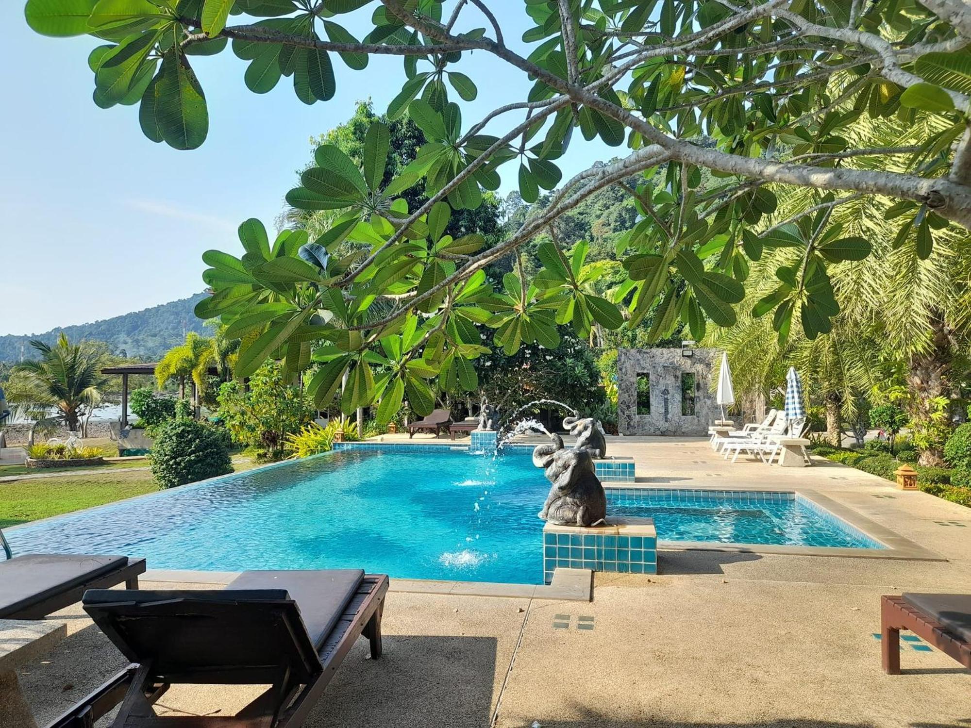 Koh Chang Bailan Beach Resort Buitenkant foto