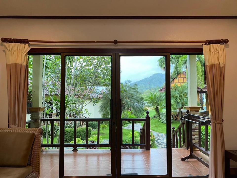 Koh Chang Bailan Beach Resort Buitenkant foto